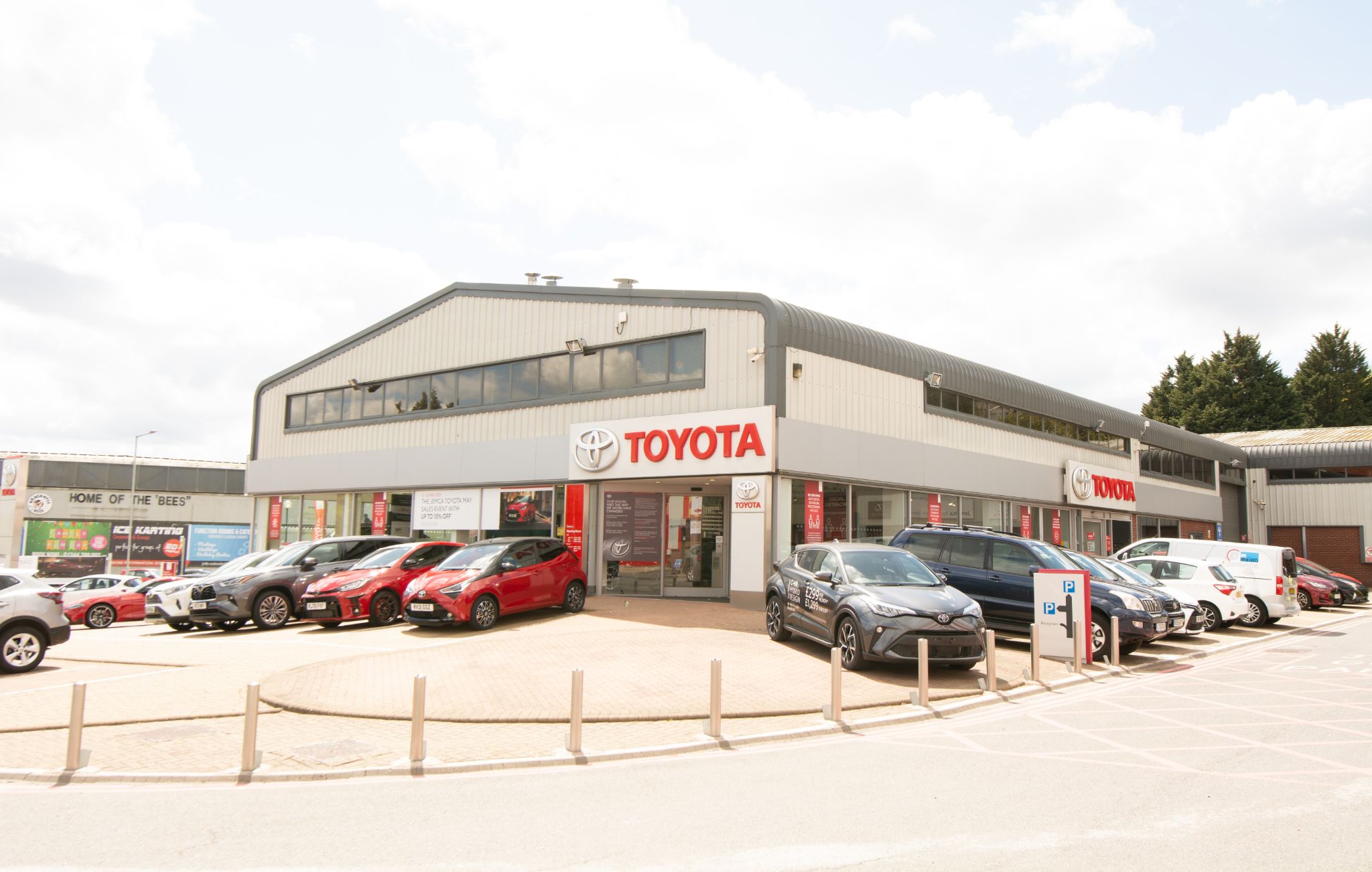 Jemca Toyota Bracknell Car dealership in Reading AutoTrader